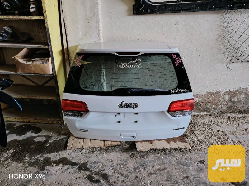 باب خلفي جيب شيروكي ابيض مع البك لايت كامله بيضاء لمتد - البادي والهيكل الخارجي - جيب جراند شيروكي