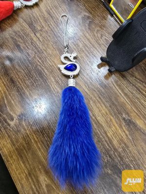 مداليه نسائيه داخل سياره