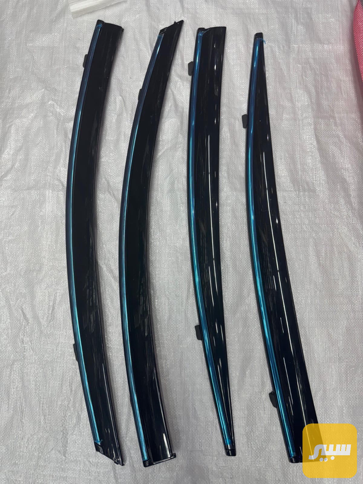 مطريات اسود خط نيكل 4 قطع